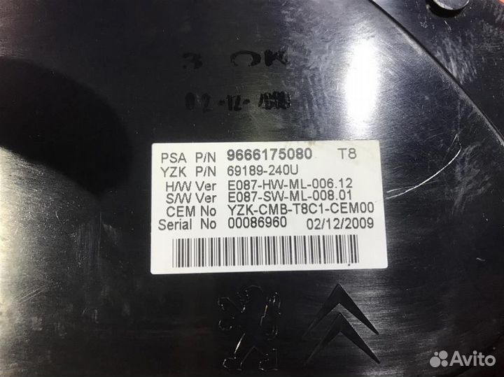 Приборная панель Пежо 3008 1