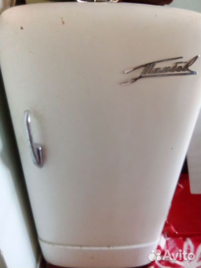 Холодильник бу ретро