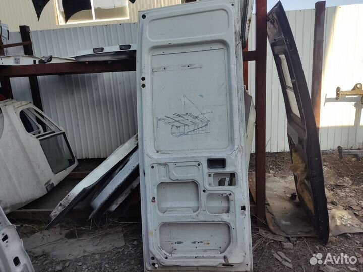 Дверь задняя распашная правая Ивеко Дейли Е3 99-06