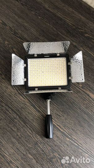 Видеосвет yongnuo 300