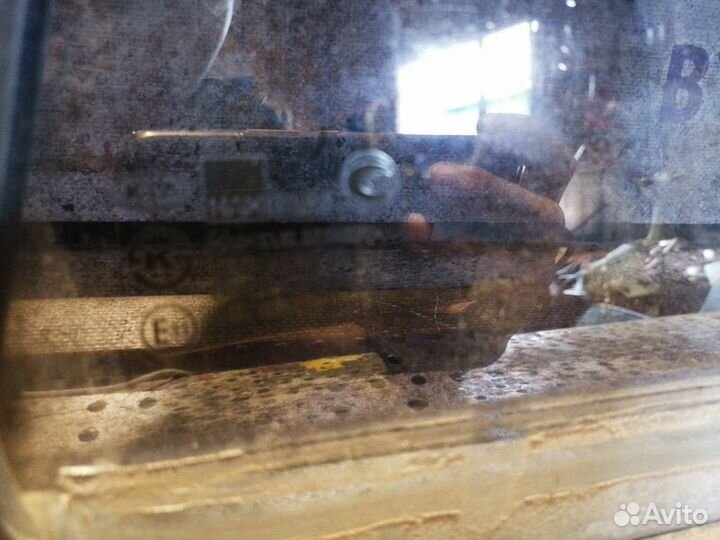 Стекло заднее правое глухое Kia Sportage 1 2.0 16v