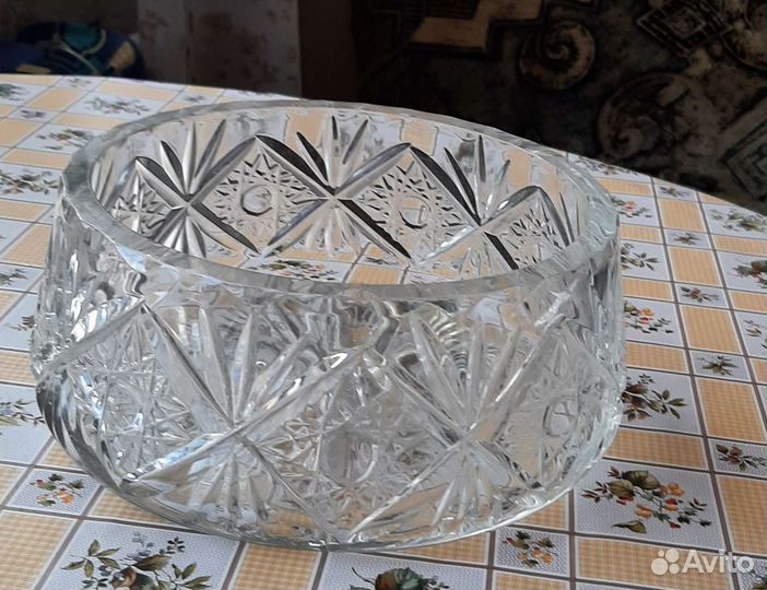 Большая хрустальная ваза высота 9. Диаметр. 19