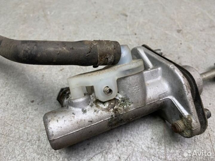 Главный цилиндр сцепления Mitsubishi Lancer 9