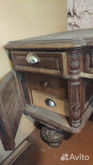 Старинный стол из массива дуба