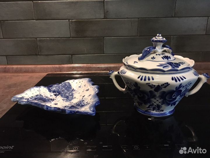 Конфетница, салатник и масленка гжель