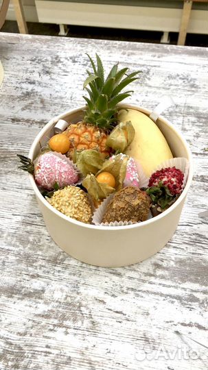 Корзина с фруктами