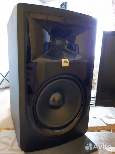 Активные колонки JBL