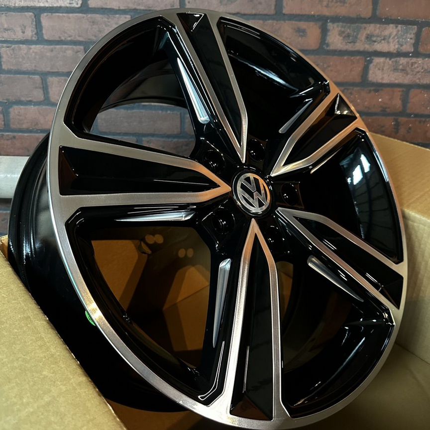 Литые диски Volkswagen 8×R18 5×120