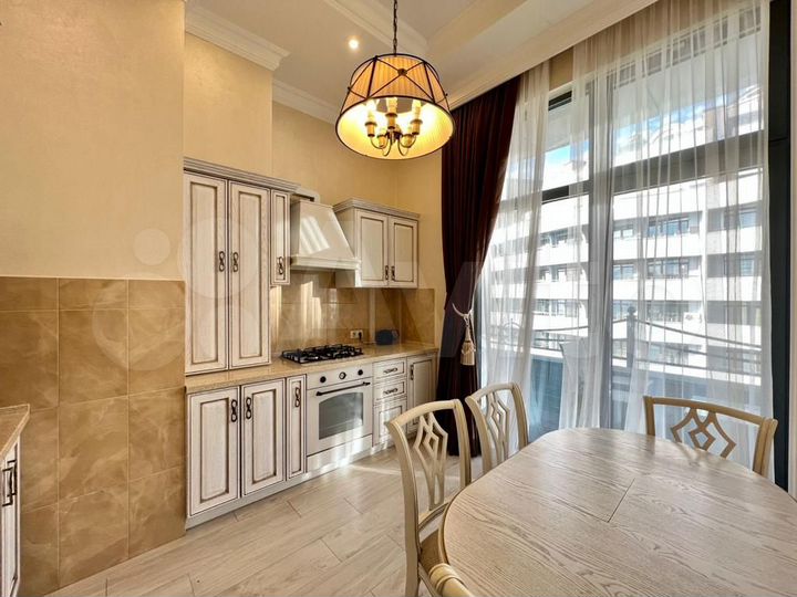 2-к. квартира, 90 м², 6/6 эт.