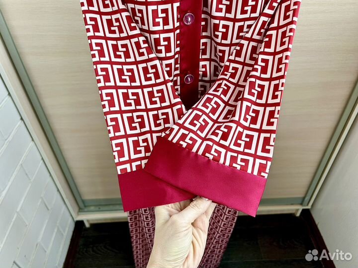 Пижама женская с брюками новая 44