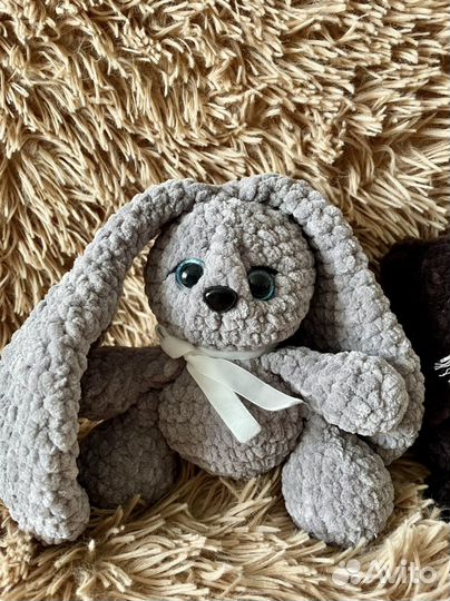 Вязаные игрушки ручной работы Зайки