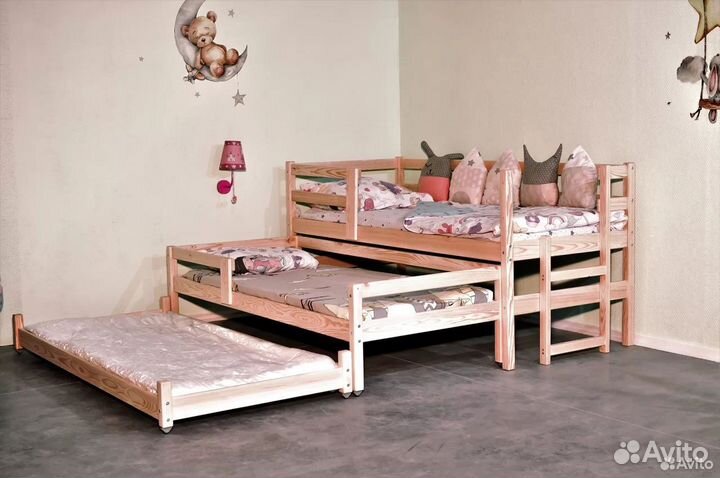 Кроватка из массива сосны Софа-2 с лесенкой