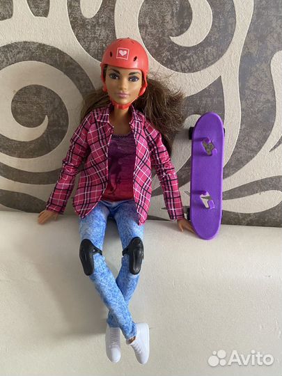 Кукла Barbie скейтбордистка