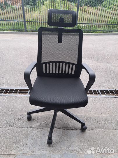 Офисное кресло