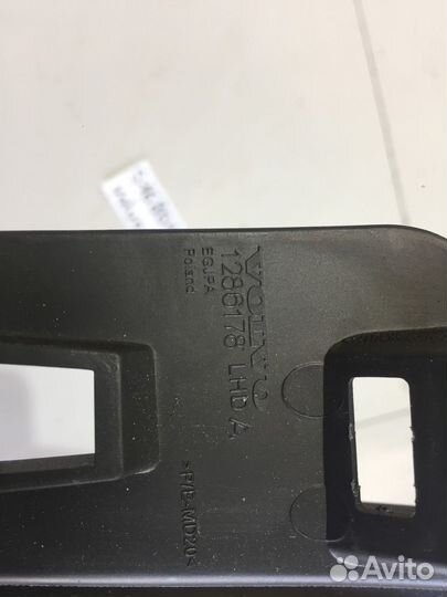 Накладка бардачка левая (Volvo S60)