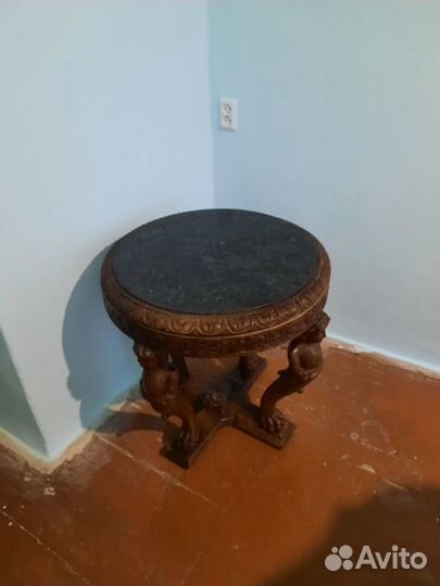 Продам столик антиквариат
