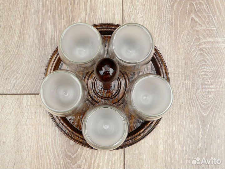 Набор стаканов на деревянной подставке