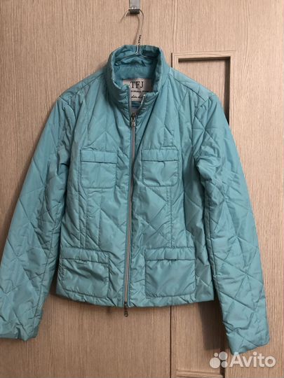 Продам куртку женскую