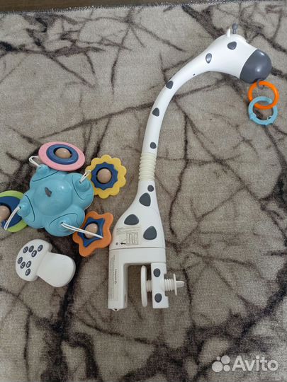 Детский мобиль жираф