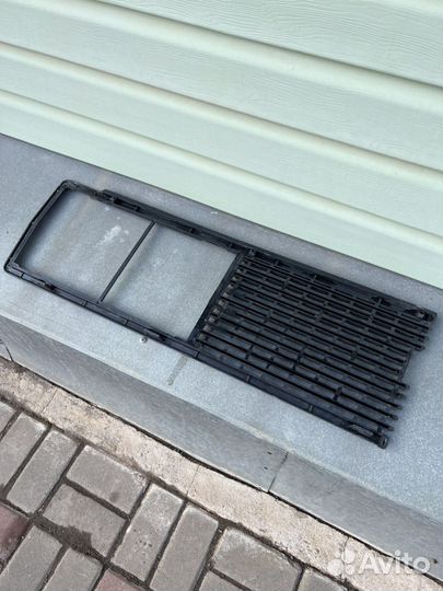 Решетка радиатора (половина)на ваз 2106