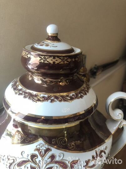 Фарфоровый и электрический самовар