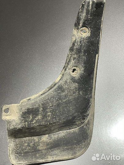 Левый передний брызговик на toyota Vista SV30