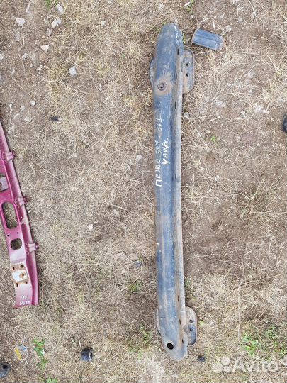 Усилитель заднего бампера Peugeot 307 универсал