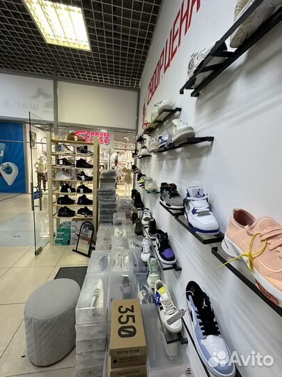 Магазин обуви и одежды