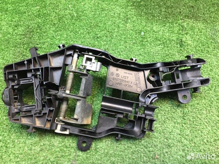 Кронштейн передний правый Volkswagen Tiguan DBG