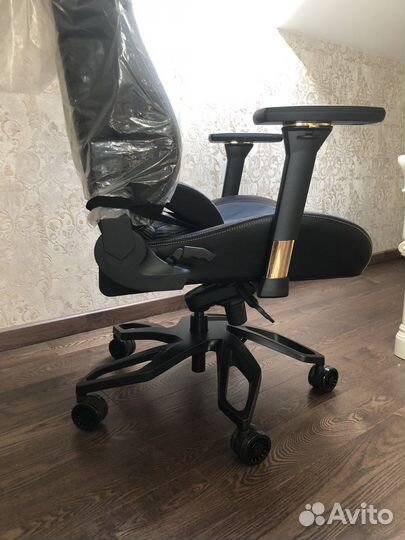 Кресло Cougar Throne Royal