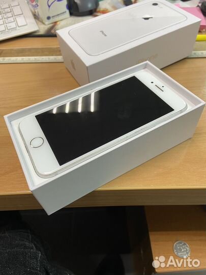 iPhone 8, 64 ГБ