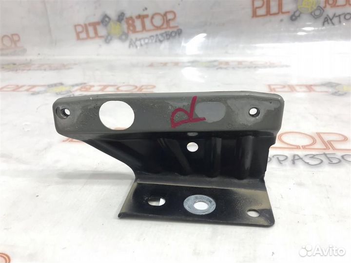 Кронштейн переднего крыла правый Nissan Qashqai