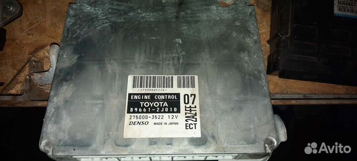 Блок управления двигателем Toyota 89661-2J010