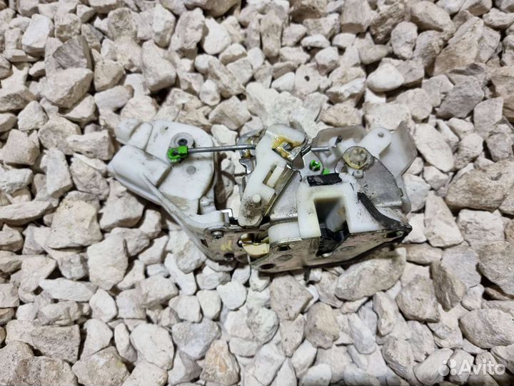 Замок двери Паджеро 4