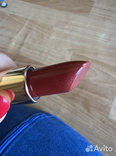 Помада Estée Lauder