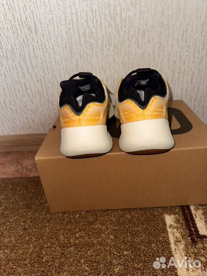 Кроссовки Adidas yeezy boost 700 v3 оригинал
