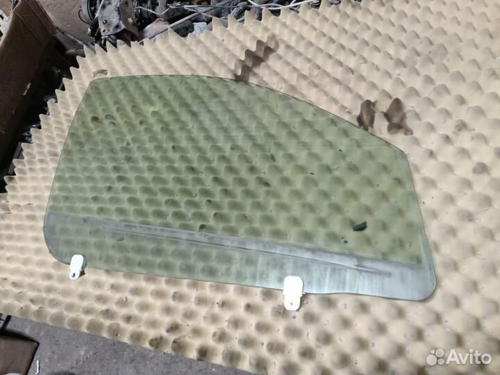Стекло двери правое Mitsubishi Outlander Xl
