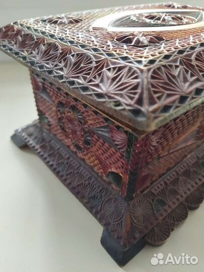 Деревянная шкатулка резная ручной работы