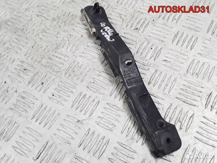 Кронштейн переднего бампера правый Corolla Verso