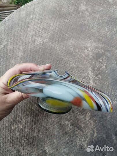 Ваза из цветного стекла