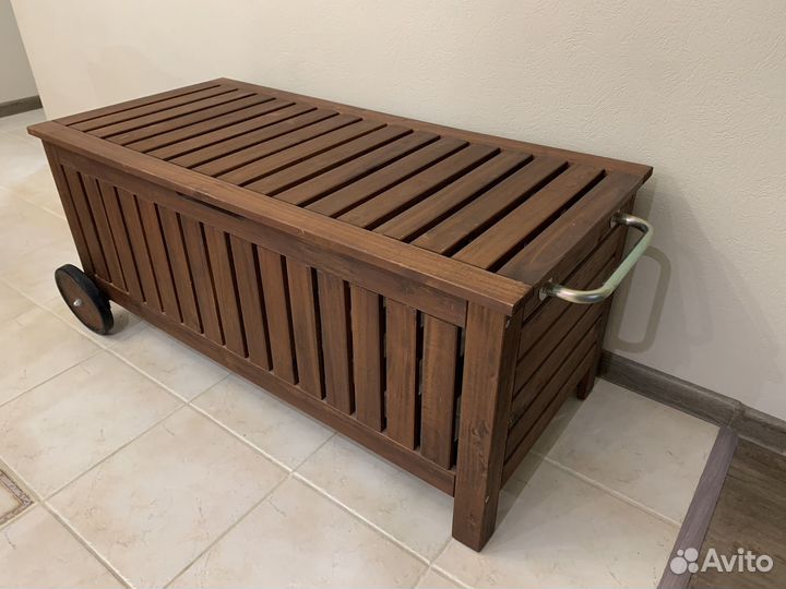 Скамья садовая с колесами