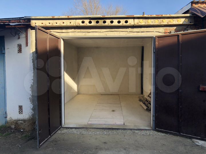 Гараж, > 30 м²