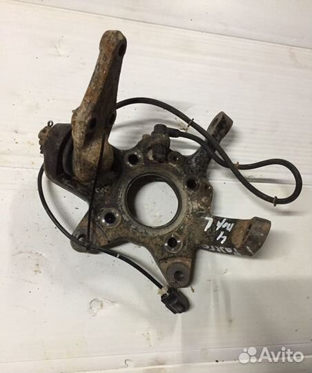 Кулак поворотный левый Mitsubishi Pajero 4