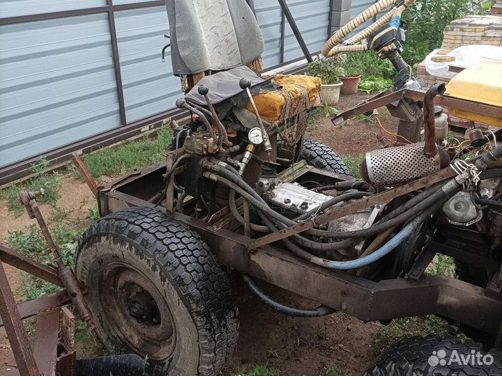 Мини-трактор, 2011