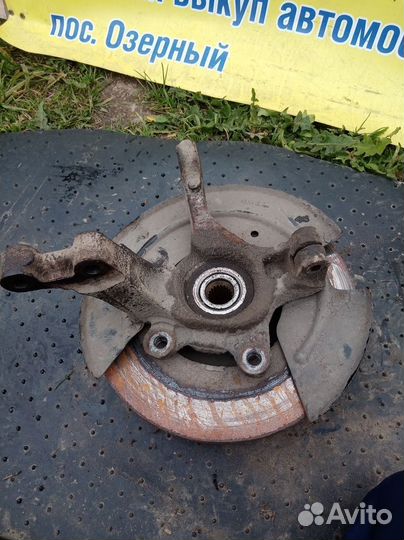 Кулак поворотный передний правый Renault Logan