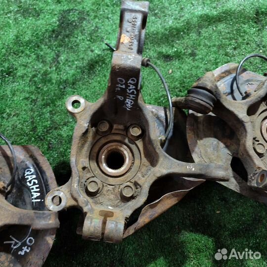 Поворотный кулак Nissan Qashqai 2008