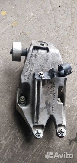 Несущий кронштейн двигателя левый BMW X3 G01 M