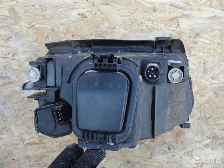 Фара левая Audi А4 B5 с дефектом