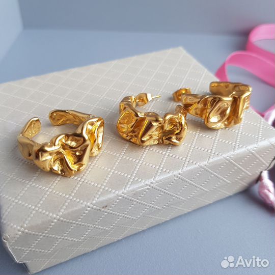 Серьги и кольцо в стиле lierre мятое золото