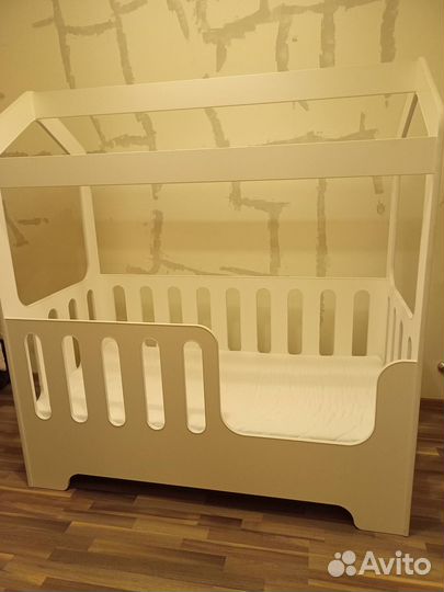 Детская кровать домик бу с матрасом